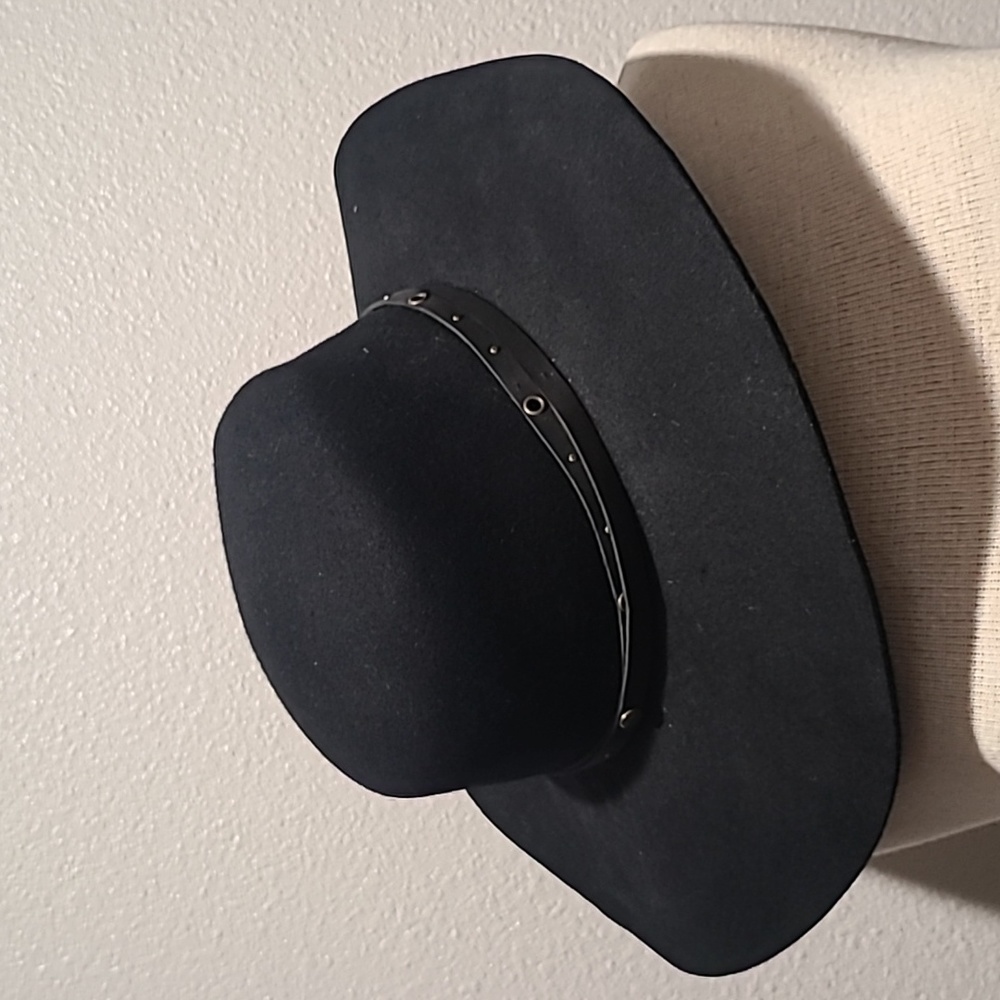 Frye hat